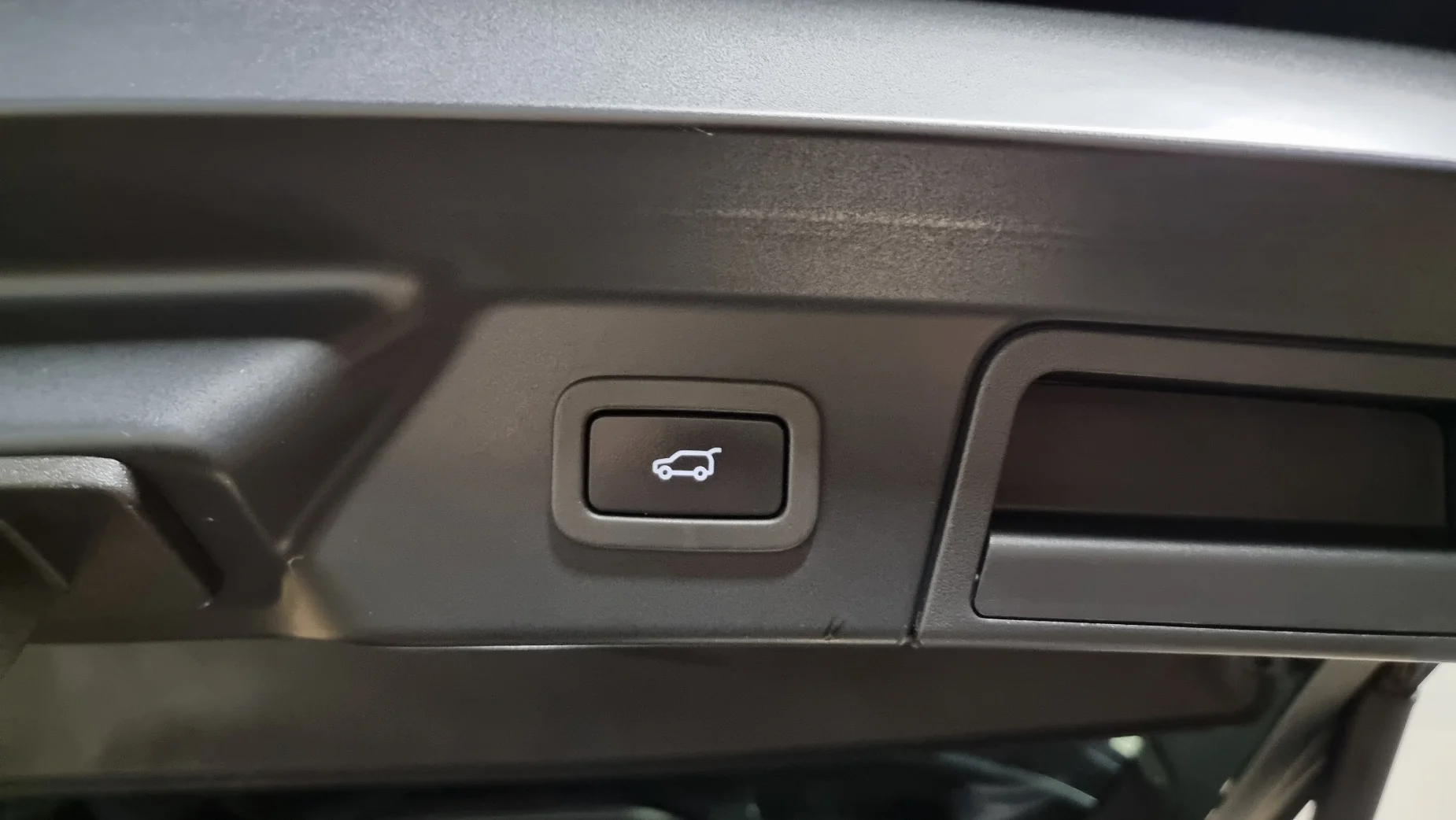 Land Rover Velar photo